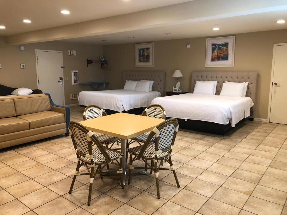 Deluxe King Room interior